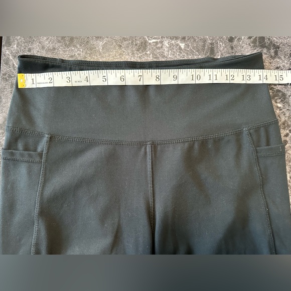 Danskin Black Bike Shorts Side Pockets High Rise Waistband Shaping Contour Sz M - Picture 4 of 6